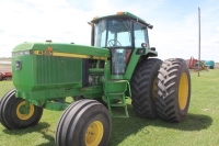JD 4560 W/ 15 SPEED POWER SHIFT, 3 REMOTES, 20.8R38 FACTORY DUALS, 16.5L 16.1 FRONT RUBBER