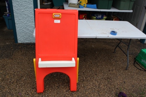 LITTLE TYKES CHALKBOARD/EASEL