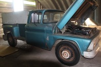 1963 CHEV 30 W/BOX & HOIST (RUNNING - NEED BRAKE REPAIR)