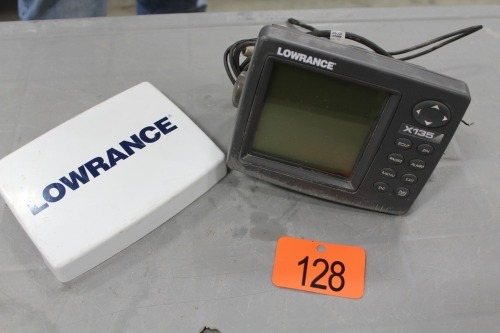 LOWRANCE FISH FINDER