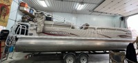 2007 PRINCECRAFT VERSAILLES 26' PONTOON BOAT