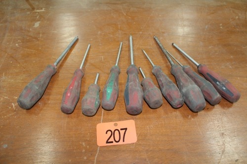 ASSORTMENT OF SCREWDRIVERS