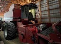 CASE IH 1680 COMBINE W/ 1015 PICKUP HEADER
