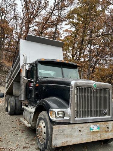 2000 IH EAGLE TANDEM TRUCK W/ 16' GRAVEL BOX