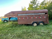 1989 REAL INDUSTRIES 14' GOOSENECK STOCK TRAILER