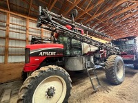2008 APACHE AS710 SPRAYER W/ 90' BOOMS ( ONE OWNER)