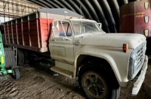 1975 FORD F600 GRAIN TRUCK CUSTOM CAB 5 & 2 TRANS. 14' STEEL BOX W/ CANCADE ROLL TARP, 66033 MILES SHOWING