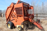 NH 851 ROUND BALER