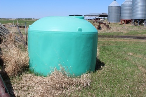 1450 GAL. POLY WATER TANK