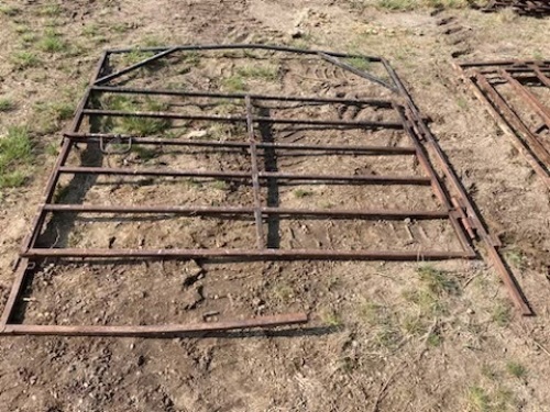 6 1/2' GATE W/FRAME (DAMAGED)