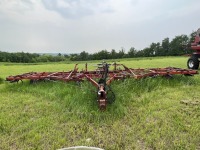 32' CASE IH 645 VIBRA CHISEL W/ 3 ROW HARROWS, NH3 HITCH