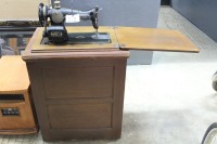 SINGER SEWING MACHINE