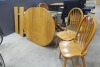 OAK TABLE W/ 2 LEAFS, 4 CHAIRS
