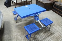 FOLDING PICNIC TABLE