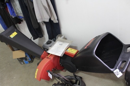 YARD MACHINE CHIPPER/SHREDDER W/ 1150 BRIGGS MOTOR