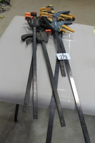 ASSORTMENT OF WOOD CLAMPS