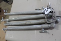 4 - 5TH WHEEL JACK STABELIZERS
