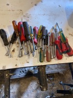 ASSORTMENT OF NUT DRIVERS