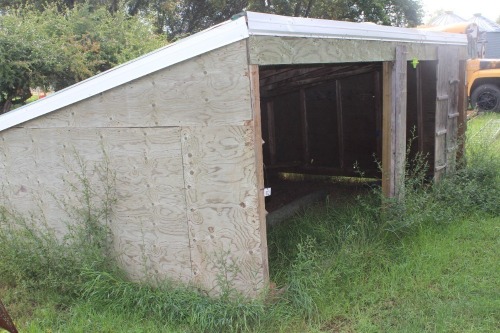 10' X 16' CALF SHELTER W/ METAL ROOF