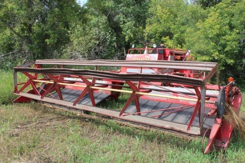 VERSATILE 400 18' SP SWATHER