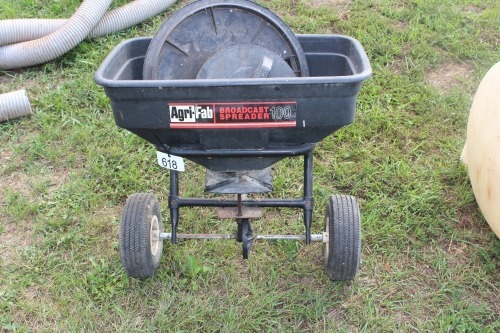 TOW BEHIND SPREADER