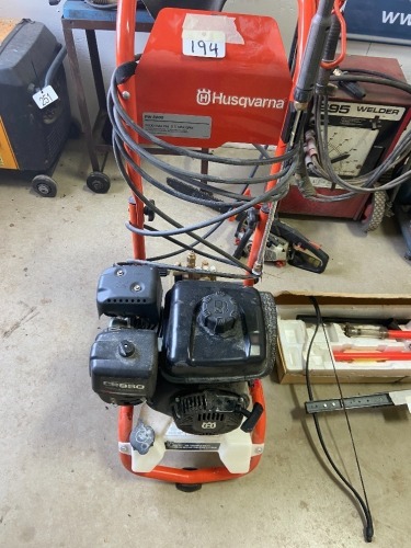 HUSQVARNA PW 320 PRESSURE WASHER W/ B & S CR 950 MOTOR
