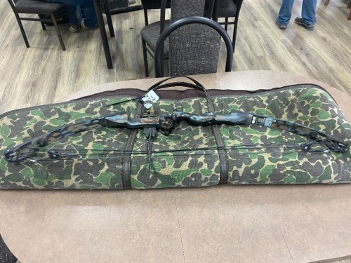 LEFT HAND MARTIN LYNX MAGNUM BOW W/ 55 LB. DRAW, TRUE GLOW SIGHT, CASE