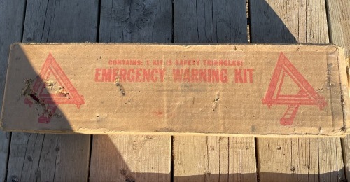 EMERGENCY WARNING KIT & ROAD FLARES