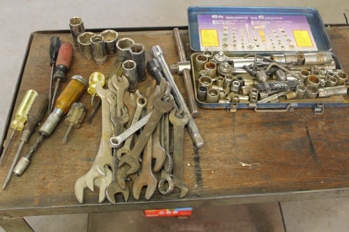 SCREWDRIVERS, SOCKETS, FLAT WRENCHES