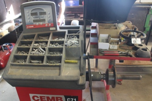 CEMB C71 TIRE BALANCER W/ METAL TRAY STAND