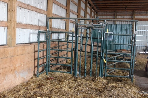 HI HOG MATERNITY PEN W/ SELF CATCH HEADGATE