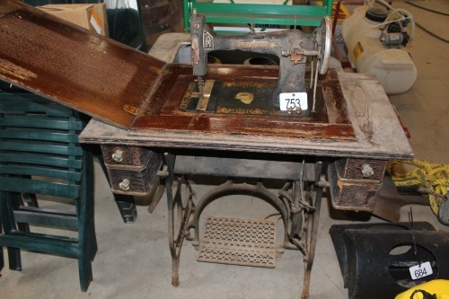 RAYMOND SEWING MACHINE