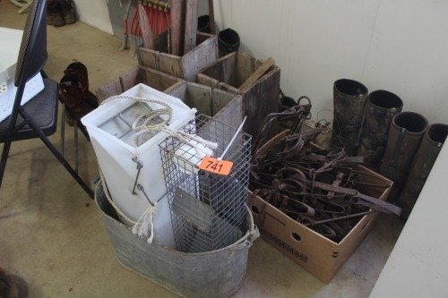 ASSORTMENT OF ANTIQUE TRAPS, LIVE TRAPS, STRETCHERS
