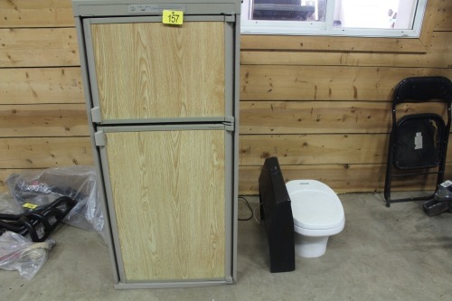 RV FRIDGE (PROPANE/ELECTRIC), RANGE HOOD, TOILET