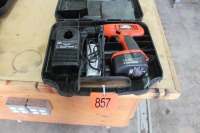 BLACK & DECKER 14.4V DRILL W/BATTERY & CHARGER
