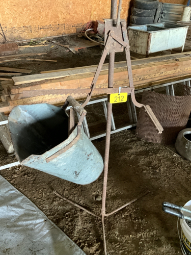 Grain Bag stand and scoop