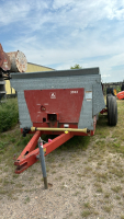 New Idea 3743 manure spreader