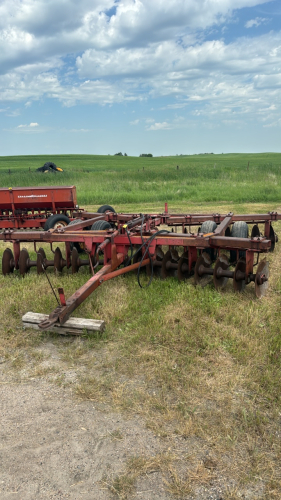 Massey Ferguson 16 foot tandem disc