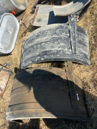 2 plastic truck fenders