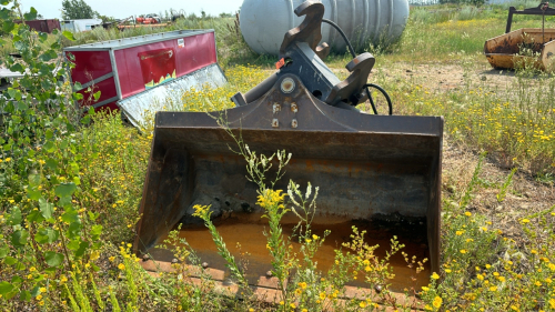 Brandt 72&rdquo; ditching bucket
