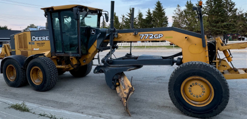 2012 John Deere 772 GP road grader