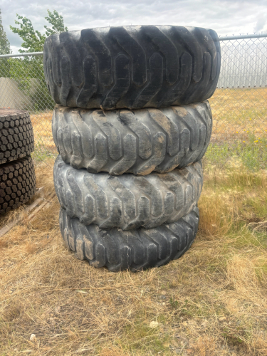 Set of 4 large tires good year 17.5-25