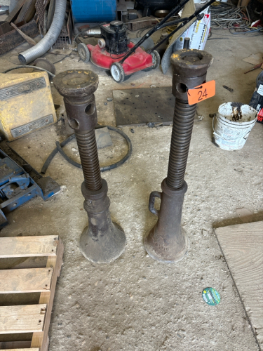 2 large jack stands