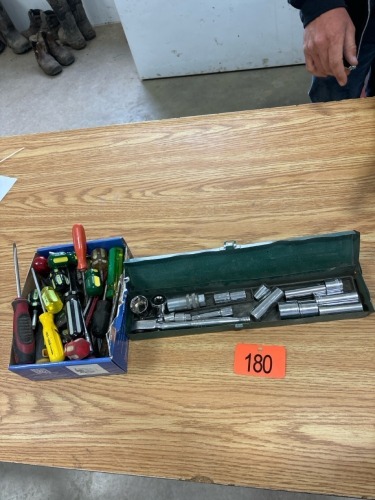 Assortment of screwdrivers/socket set not complete