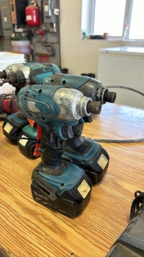 2 Makita impacts with batteries