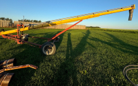 8&rdquo;x41&rsquo; Westfield auger w/Briggs motor