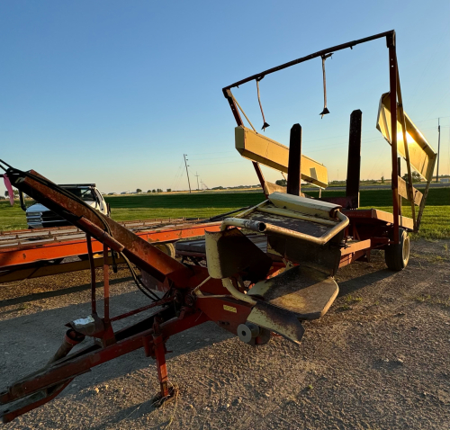 NH square bale picker