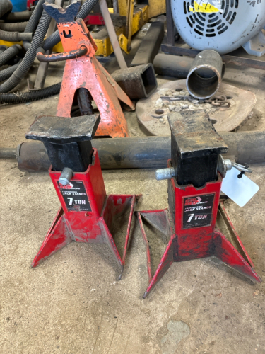 2- 7 ton jack stands