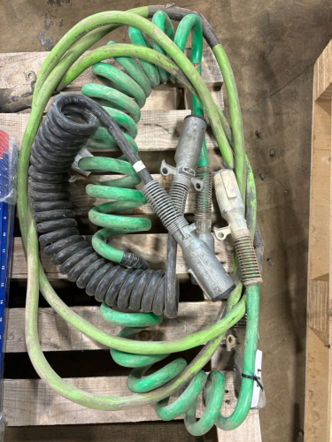 3-Truck to trailer electrical plugs