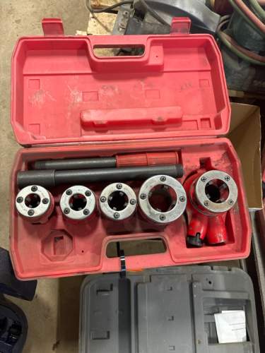Pipe fitter
